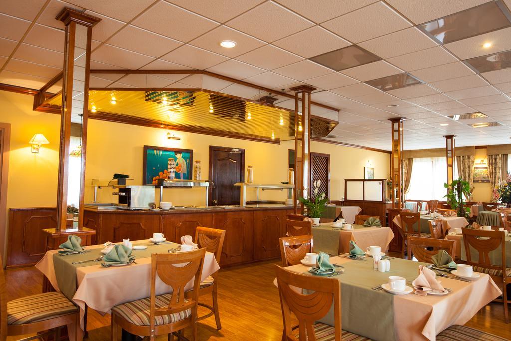 Chagala Atyrau Hotel Luaran gambar