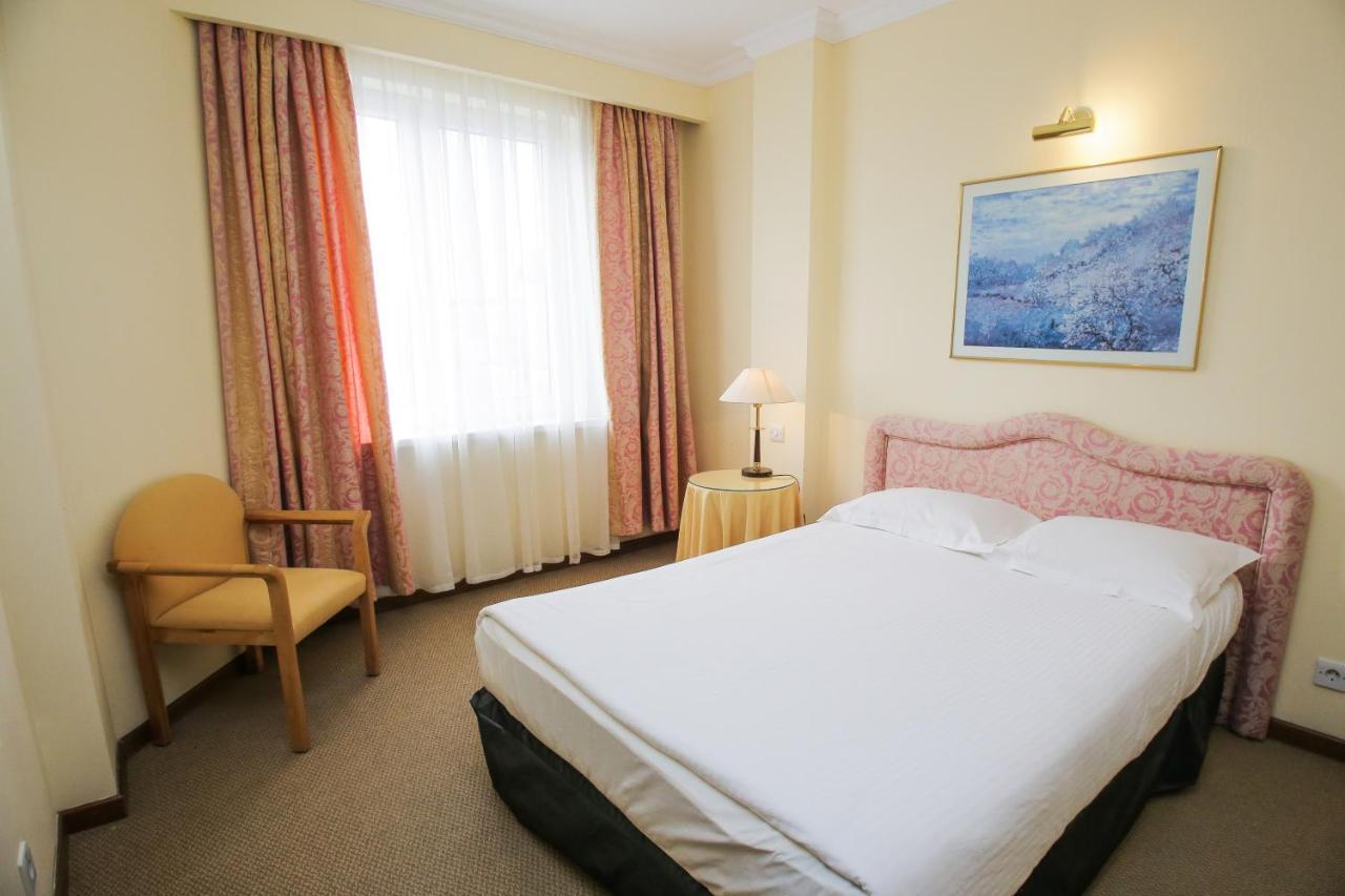 Chagala Atyrau Hotel Luaran gambar